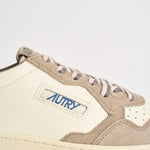 Sneakers uomo Medalist Low in suede beige e verde AULM BW07 AUTRY 