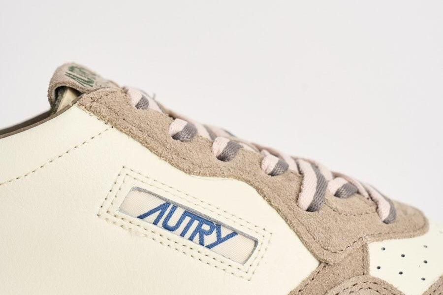 Sneakers uomo Medalist Low in suede beige e verde AULM BW07 AUTRY 