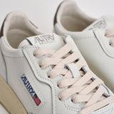 Sneakers uomo Medalist low bianca e marrone AULM LL28 AUTRY 