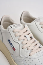 Sneakers uomo Medalist low bianca e marrone AULM LL28 AUTRY 