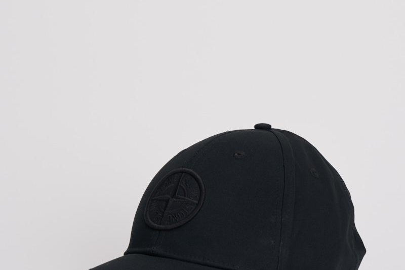 Cappellino uomo nero con ricamo 9100013 S0248V0029 STONE ISLAND 