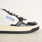 Sneakers uomo medalist low bicolor in pelle bianca e nera AULW WB01 AUTRY 