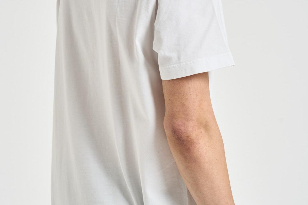 T-shirt uomo girocollo bianca con stella nera GMP01220 P00059310364 GOLDEN GOOSE 