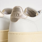 Sneakers donna Medalist Low bianca e oro AULW LL06 AUTRY 