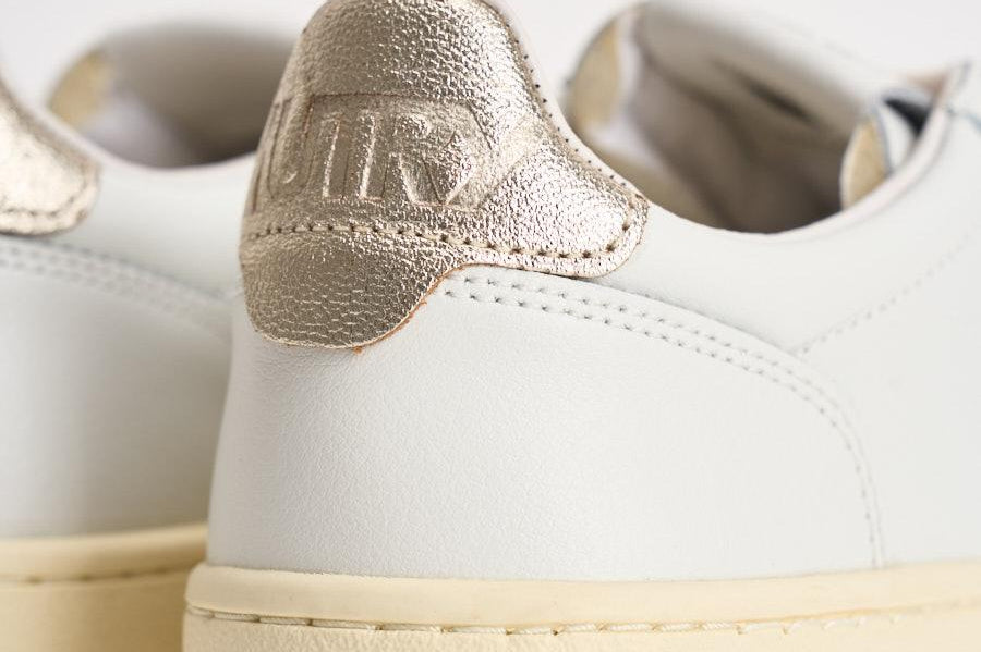 Sneakers donna Medalist Low bianca e oro AULW LL06 AUTRY 