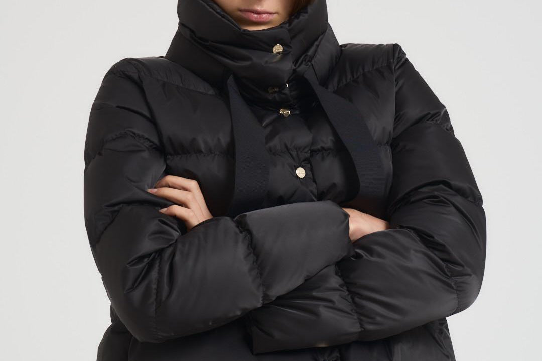 Piumino donna corto nero PI001936D 9300 HERNO 