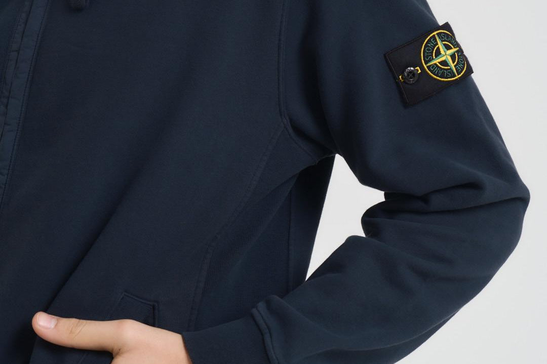 Felpa uomo con cappuccio blu scuro 6100067 S0A20V0020 STONE ISLAND 