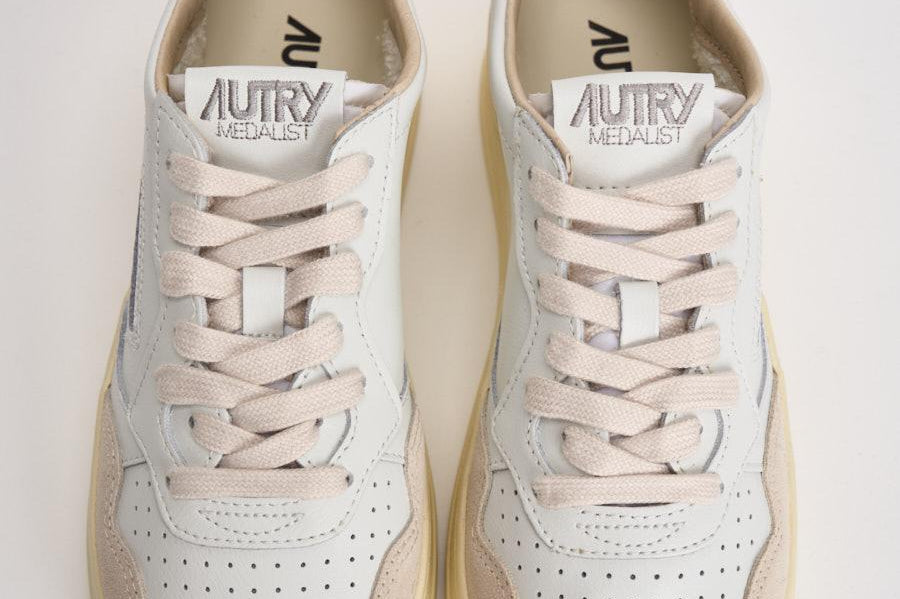 Sneakers donna medalist low in suede e nera AULW LS21 AUTRY 