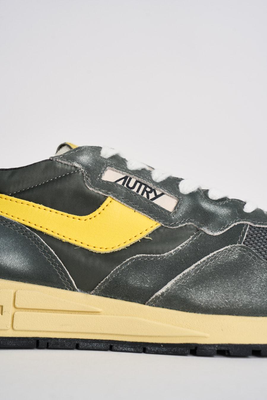 Sneakers uomo Reelwind grigia e gialla WWLM GQ06 AUTRY 