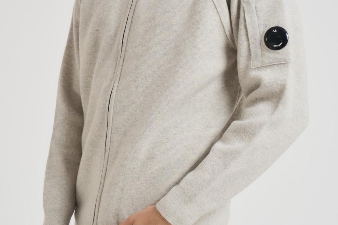 Felpa uomo con cappuccio in lana grigio chiaro MKN057A 110149AM13 CP COMPANY 