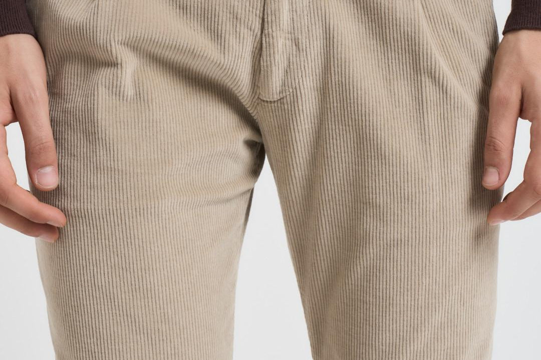 Pantalone uomo con pence in velluto a coste tortora RETRO DV0500XBEIGE BERWICH 