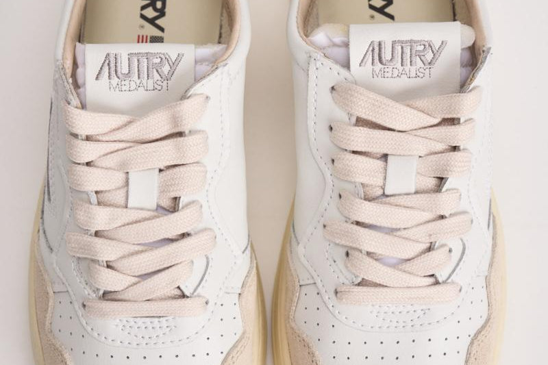 Sneakers donna medalist low in suede e nera AULW LS21 AUTRY 