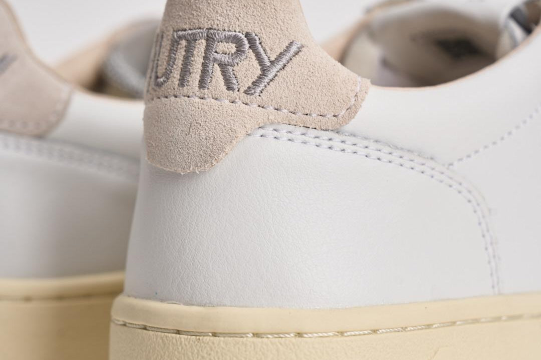 Sneakers donna Medalist bianca e cipria AULW SW02 AUTRY 