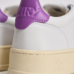 Sneakers donna Medalist Low bianca e e viola AULW LL08 AUTRY 