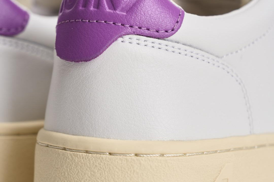 Sneakers donna Medalist Low bianca e e viola AULW LL08 AUTRY 