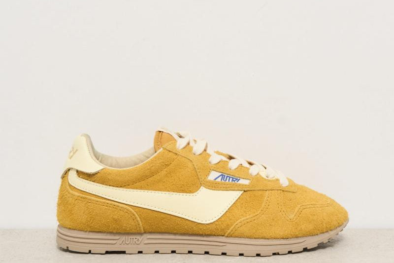 Sneakers donna Windspin in suede ocra SLWU B03 AUTRY 