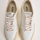 Sneakers uomo Medalist Low in suede bianca e panna AULM LS33 AUTRY 