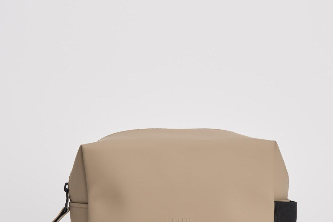 Borsa da toilette Wash Bag Small impermeabile beige 15580 133 RAINS 