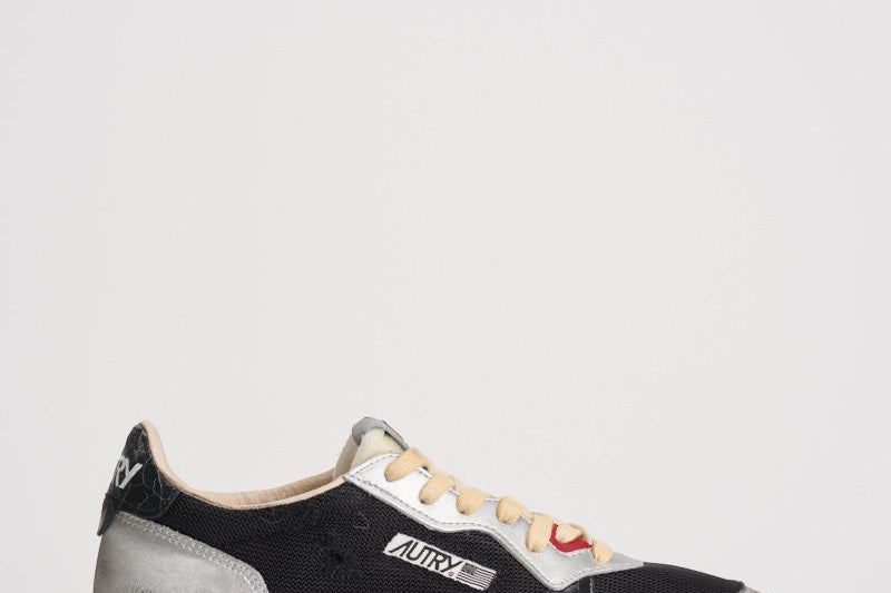 Sneakers uomo Medalist Super Vintage bianca, nera e argento AVLM MS14 AUTRY 