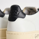 Sneakers uomo Medalist Low nera e bianca AULM ML02 AUTRY 