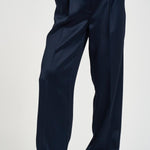 Pantalone donna con pinces satinato blu 12021 NAVY ANINE BING 