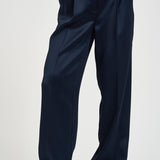 Pantalone donna con pinces satinato blu 12021 NAVY ANINE BING 