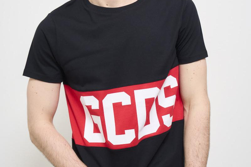 T-shirt uomo girocollo nera B1XM2314JA3 99 GCDS 