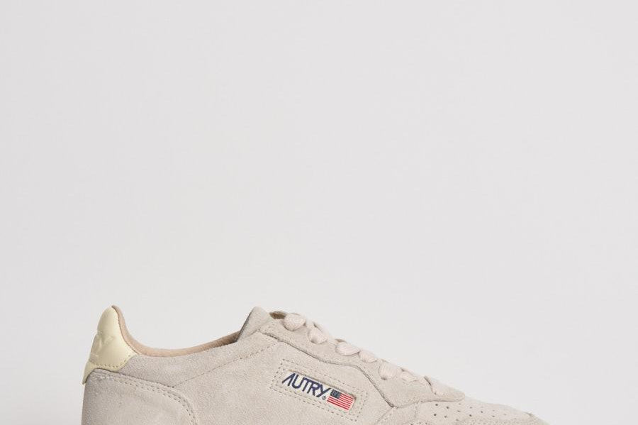 Sneakers donna Medalist low in suede beige AULW UH01 AUTRY 