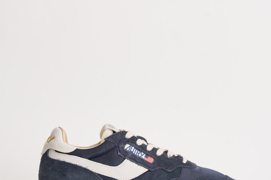 Sneakers Reelwind low in suede blu WWLM NC30 AUTRY 