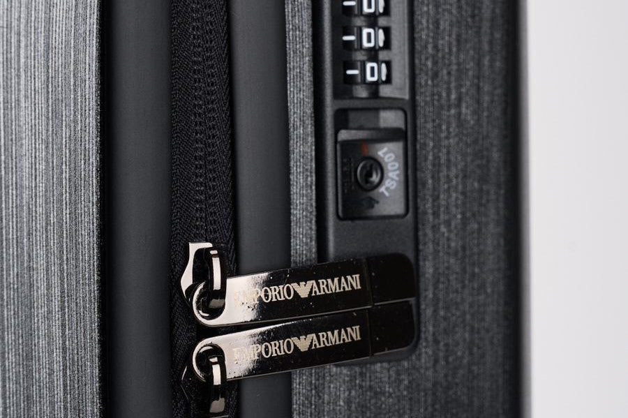 Trolley aquila a rilievo grigio EM001929 AF15459U8097 EMPORIO ARMANI 