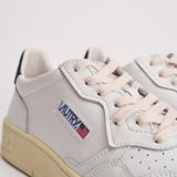 Sneakers uomo Medalist low bianca e nera AULM LL22 AUTRY 