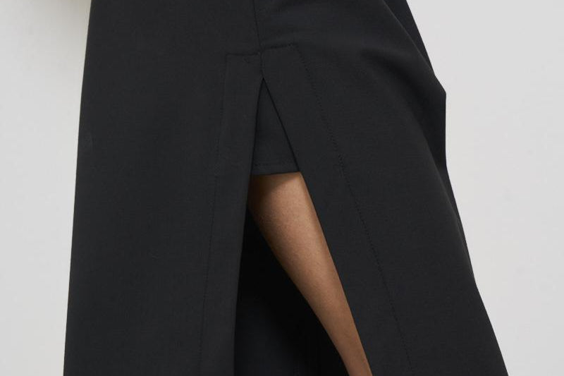 Bermuda donna neri con spacchi BRENDA W0217T0002 HAIKURE 