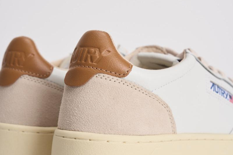 Sneakers uomo Medalist low in suede beige e caramello AULM LS02 AUTRY 