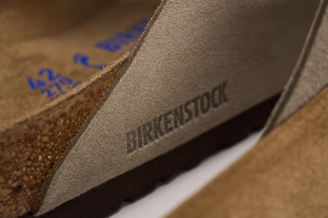 Sandalo arizona uomo in suede 951303U TAUPE BIRKENSTOCK 