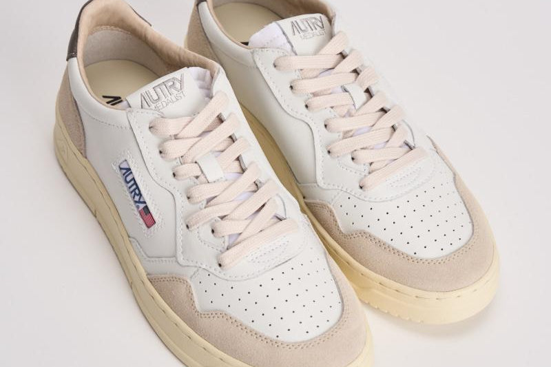 Sneakers uomo Medalist low in suede beige e grigio AULM LS01 AUTRY 