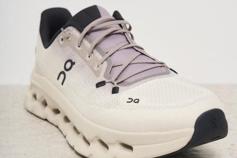 Sneakers uomo Cloudtilt panna e grigie 3ME10103284 CINDER SAND ON RUNNING 