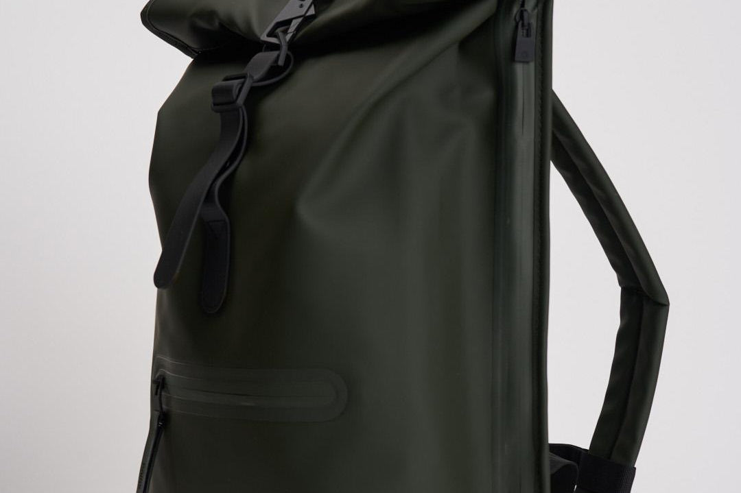 Zaino uomo impermeabile verde 13320 03 RAINS 