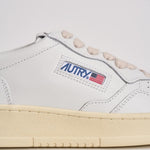 Sneakers Medalist Low donna bianca e rosa. AULW LL16 AUTRY 
