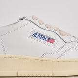 Sneakers Medalist Low donna bianca e rosa. AULW LL16 AUTRY 