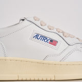 Sneakers donna Medalist Low bianca e rosa AULW LL16 AUTRY 