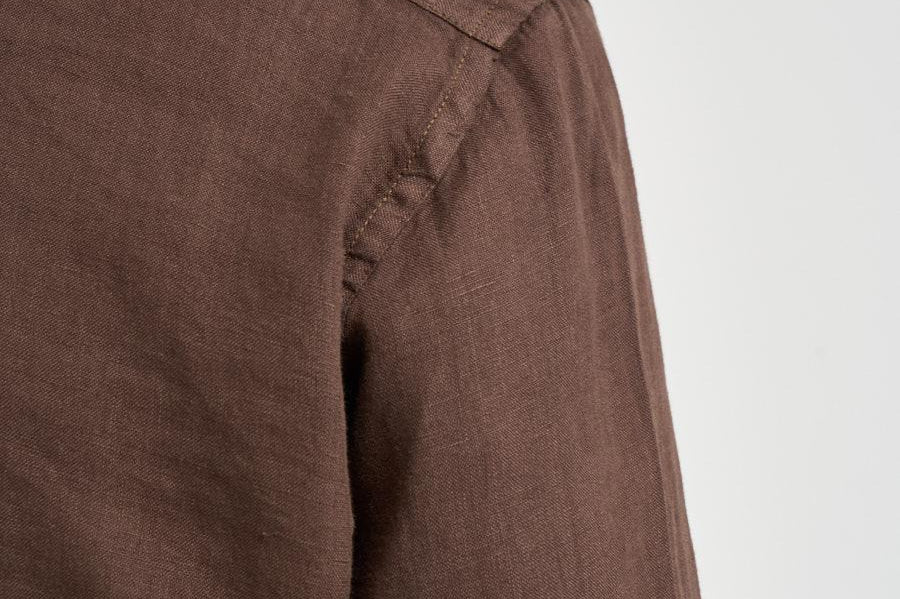 Camicia uomo in lino marrone J66TNP UR6 ACCADEMIE TESSILI 
