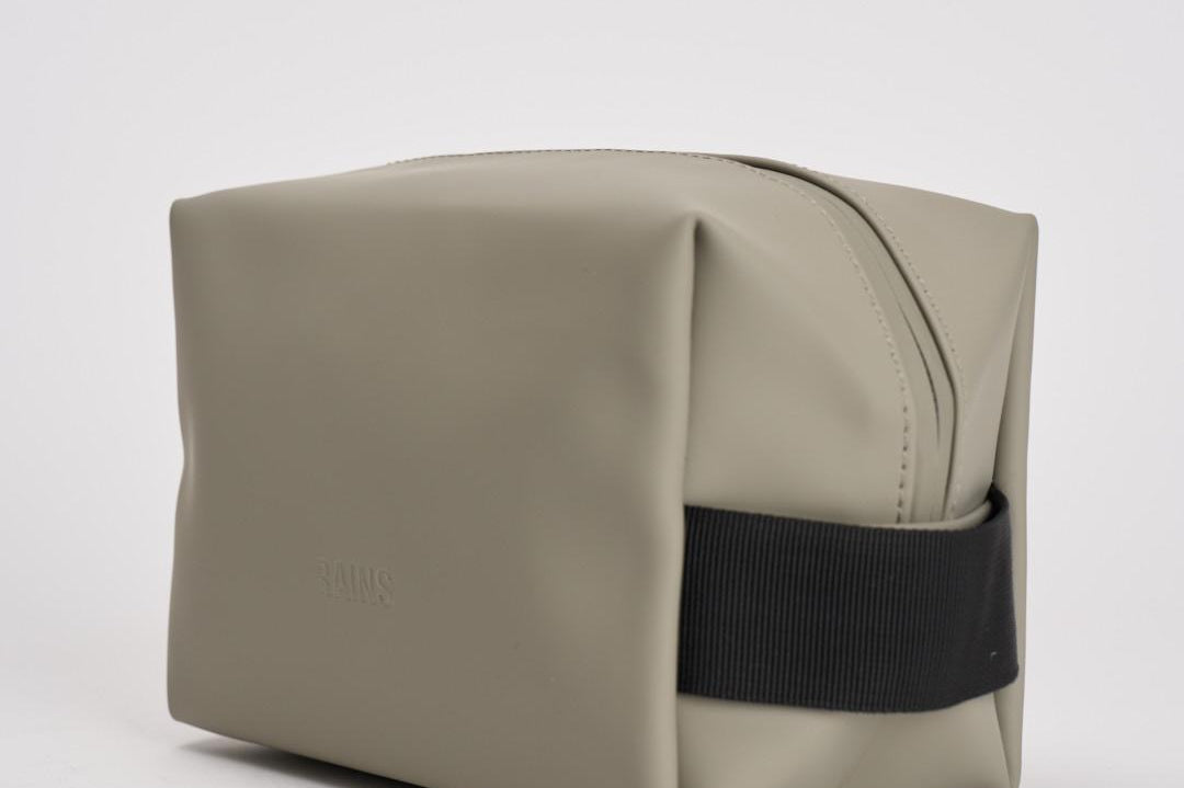 Borsa da toilette Wash Bag Small impermeabile grigia 15580 108 RAINS 