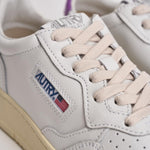 Sneakers donna Medalist Low bianca e e viola AULW LL08 AUTRY 