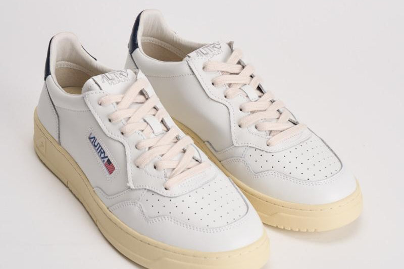 Sneakers uomo Medalist bianca e blu AULM LL12 AUTRY 