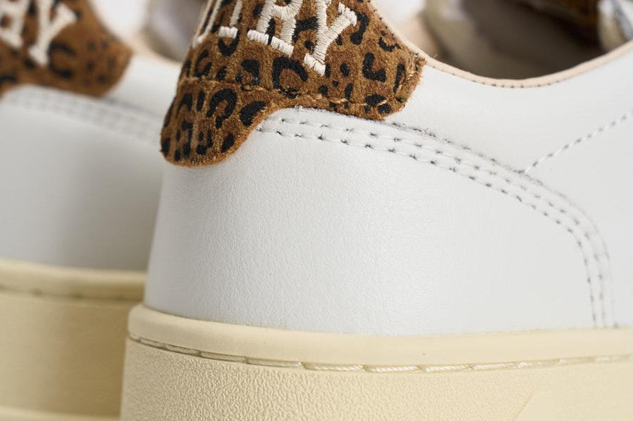 Sneakers Medalist Low donna bianche e animalier AULW HJ02 AUTRY 