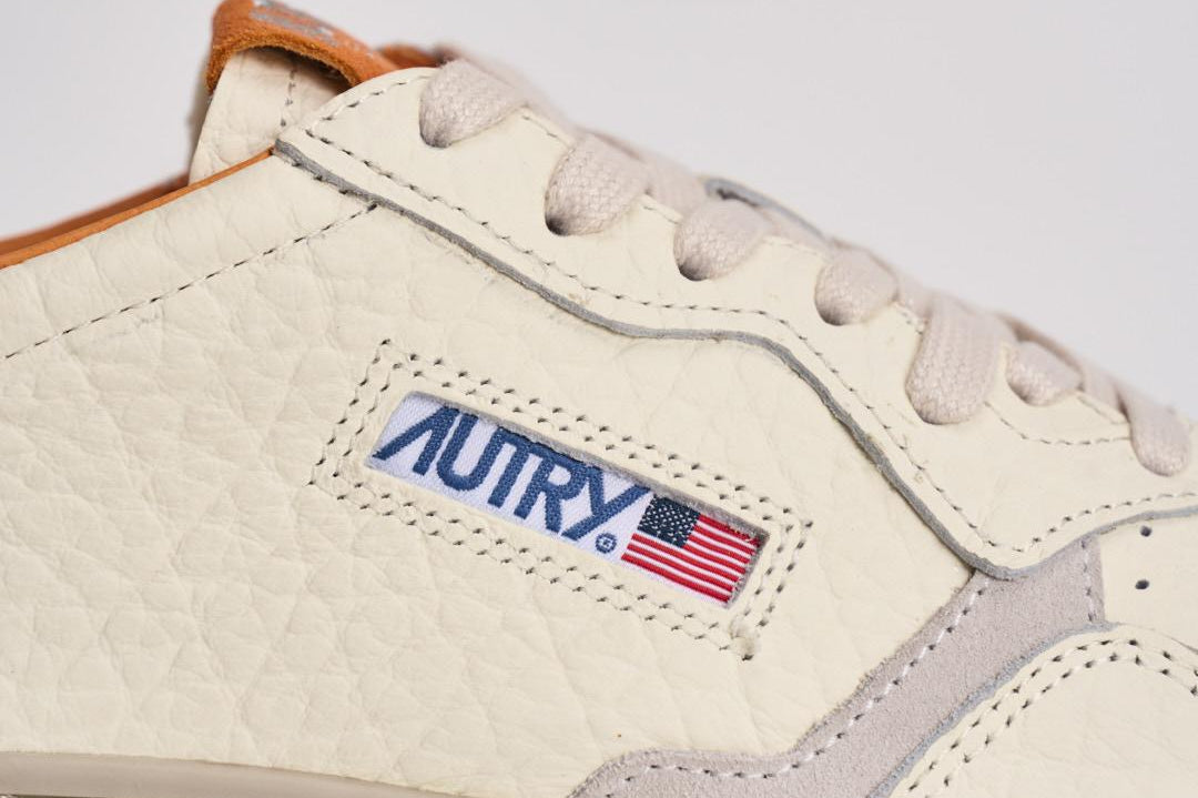 Sneakers uomo Medalist Low bianca e arancione AULM NE13 AUTRY 