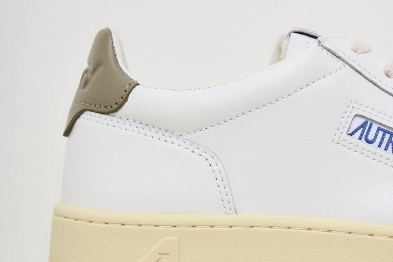 Sneakers uomo Medalist bianca e verde AULM LL77 AUTRY 