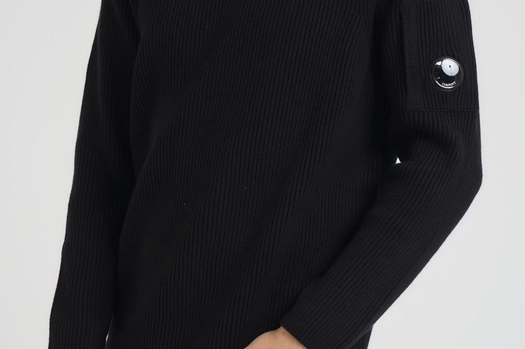 Maglione uomo girocollo a coste lunghe nero MKN015A 00668A999 CP COMPANY 