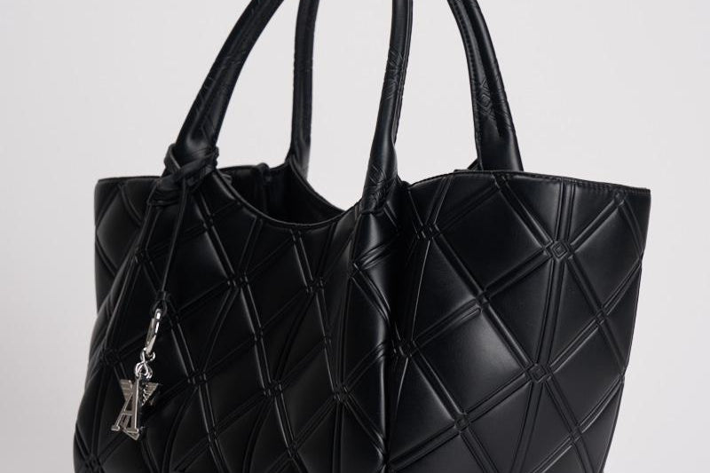 Borsa donna matelassé nera EW001009 AF17630UC001 EMPORIO ARMANI 
