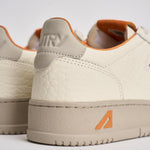 Sneakers uomo Medalist Low bianca e arancione AULM NE13 AUTRY 